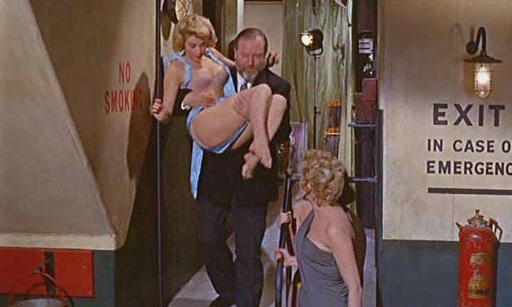 Кадр из фильма Доктор влюбился / Doctor in Love (1960)