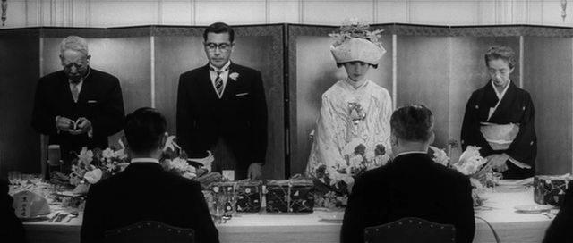 Кадр из фильма Плохие спят спокойно / Warui yatsu hodo yoku nemuru (1960)