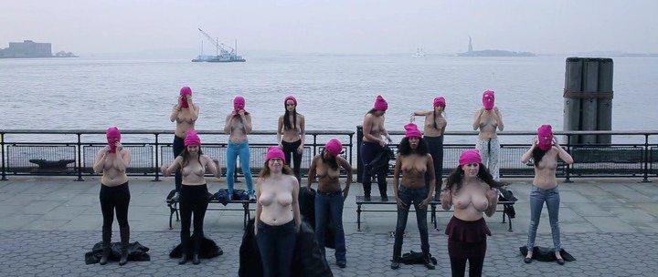Кадр из фильма Освободите соски / Free the Nipple (2014)