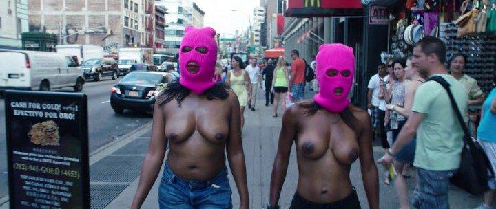 Кадр из фильма Освободите соски / Free the Nipple (2014)
