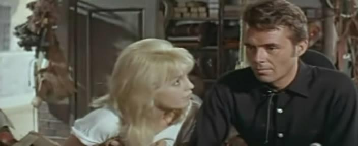 Кадр из фильма Певец без песни / The Singer Not the Song (1961)