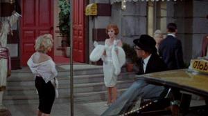 Кадры из фильма Нагими мы приходим в этот мир / Go Naked in the World (1961)