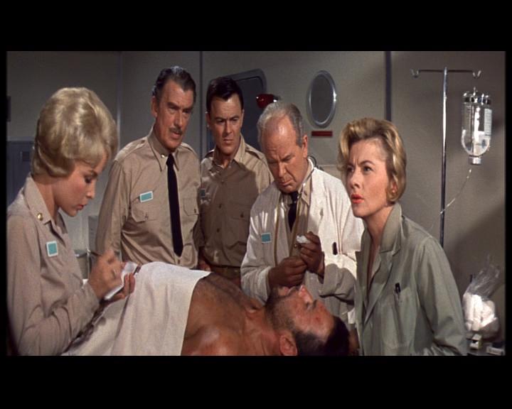 Кадр из фильма Путешествие на дно моря / Voyage to the Bottom of the Sea (1961)