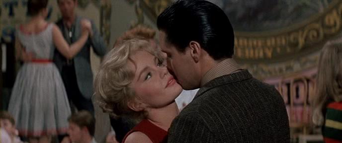 Кадр из фильма Одиночка / Wild In The Country (1961)