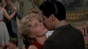 Кадры из фильма Одиночка / Wild In The Country (1961)