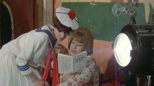 Кадры из фильма Женщина есть женщина / Une femme est une femme (1961)