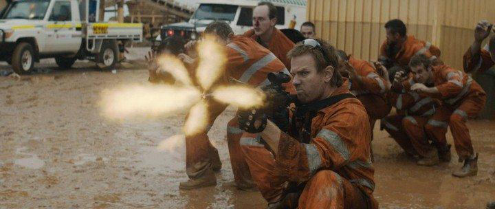 Кадр из фильма Молодая кровь / Son of a Gun (2014)