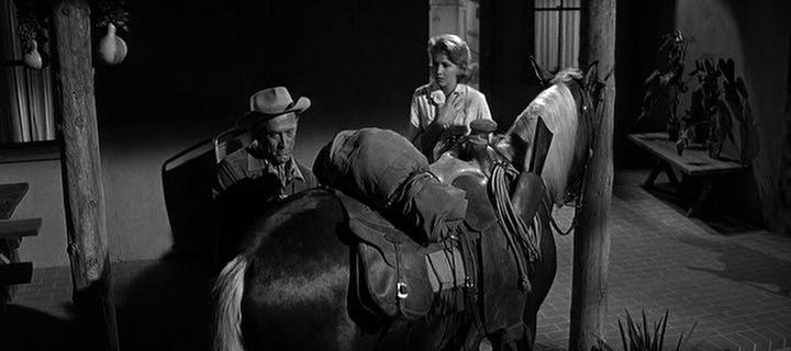 Кадр из фильма Одинокие отважны / Lonely Are the Brave (1962)
