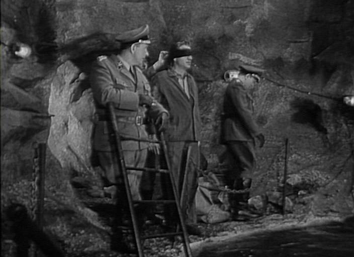 Кадр из фильма Тайник на Эльбе / Geheimarchiv An Der Elbe (1962)