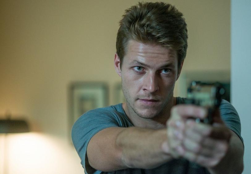 Кадр из фильма Человек ноября / The November Man (2014)