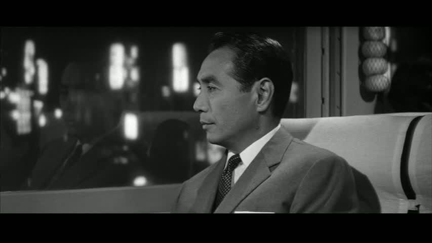 Кадр из фильма Когда женщина поднимается по лестнице / When a Woman Ascends the Stairs (1963)