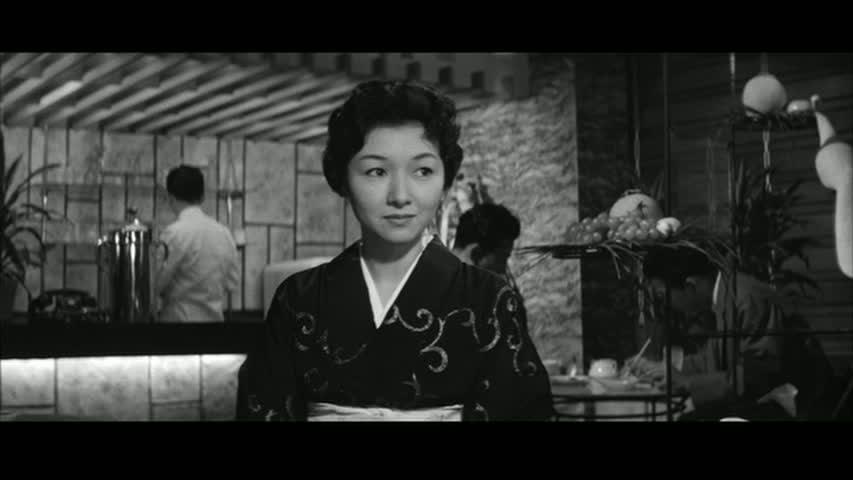 Кадр из фильма Когда женщина поднимается по лестнице / When a Woman Ascends the Stairs (1963)