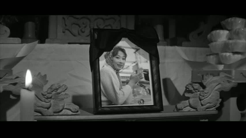 Кадр из фильма Когда женщина поднимается по лестнице / When a Woman Ascends the Stairs (1963)
