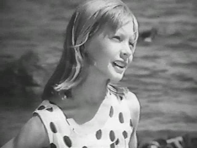 Кадр из фильма Девочка и эхо / Paskutinė atostogų diena (1964)