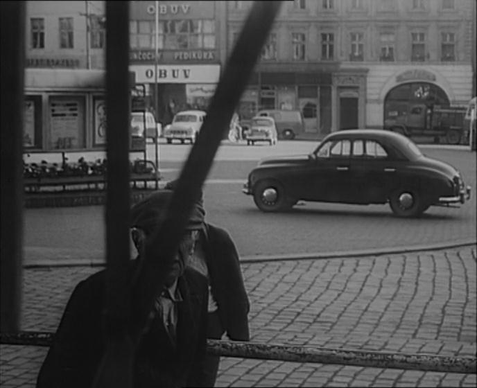 Кадр из фильма Черный Петр / Černý Petr (1964)