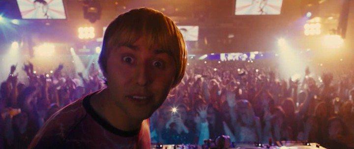 Кадр из фильма Переростки на краю света / The Inbetweeners 2 (2014)