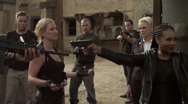 Кадр из фильма Наемницы / Mercenaries (2014)