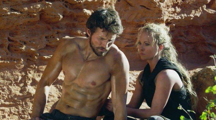 Кадр из фильма Оставшийся в живых / Survivor (2014)