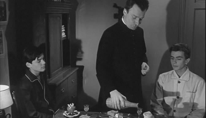 Кадр из фильма Странная дружба / Les Amitiés particulières (1964)