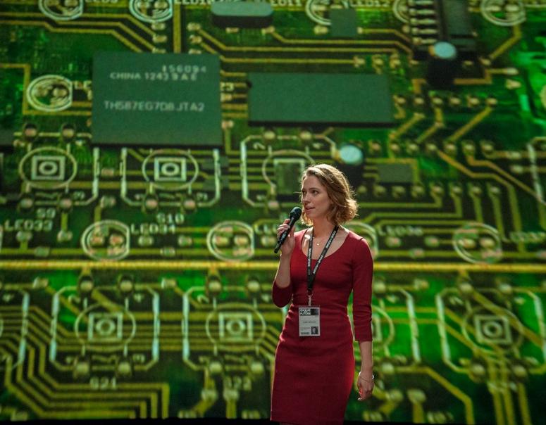 Кадр из фильма Превосходство / Transcendence (2014)