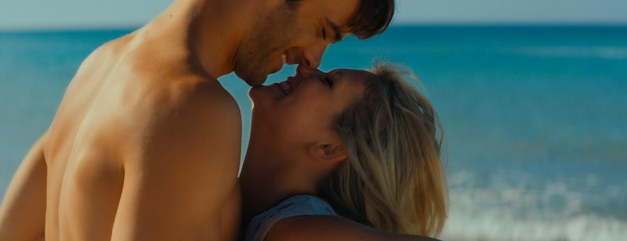 Кадр из фильма Прогулка по солнечному свету / Walking on Sunshine (2014)
