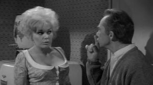 Кадры из фильма Поцелуй меня, глупенький / Kiss Me, Stupid (1964)