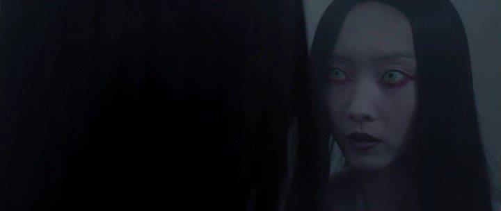 Кадр из фильма Она расчёсывается в полночь / Ye Ban Shu Tou (2014)