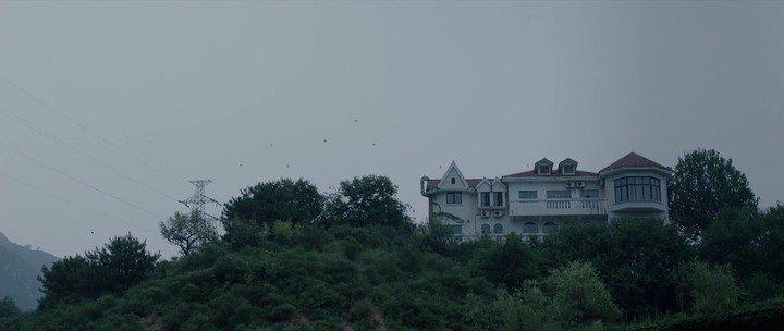 Кадр из фильма Она расчёсывается в полночь / Ye Ban Shu Tou (2014)