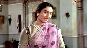 Кадры из фильма Семья / Khandan (1965)