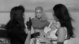 Кадры из фильма Быстрее, кошечка! Убей, убей! / Faster, Pussycat! Kill! Kill! (1965)