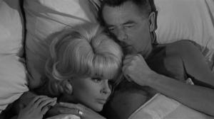Кадры из фильма Денежная ловушка / The Money Trap (1965)