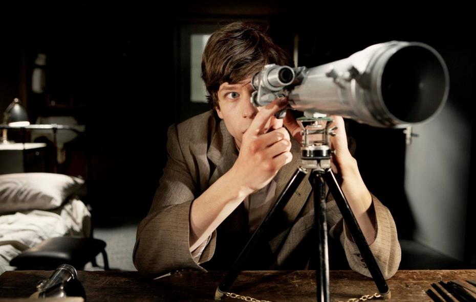 Кадр из фильма Двойник / The Double (2014)