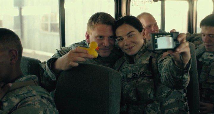 Кадр из фильма Форт Блисс / Fort Bliss (2014)