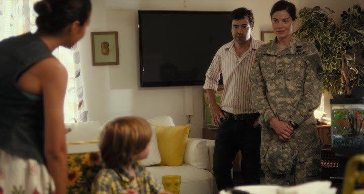Кадр из фильма Форт Блисс / Fort Bliss (2014)