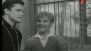 Кадры из фильма Мимо окон идут поезда (1966)