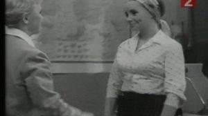 Кадры из фильма Мимо окон идут поезда (1966)