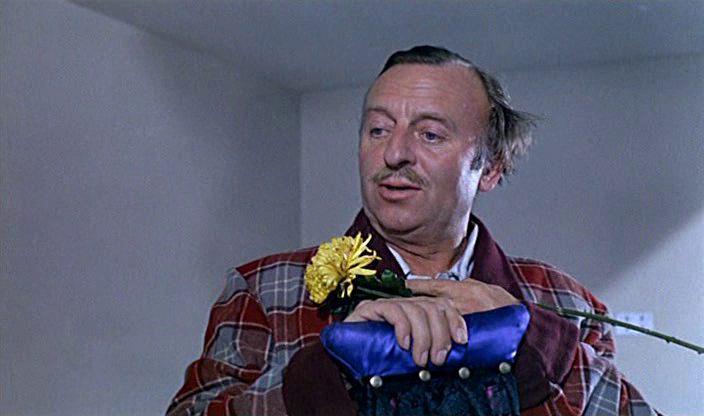 Кадр из фильма Доктор и его медсестры / Doctor in Clover (1966)