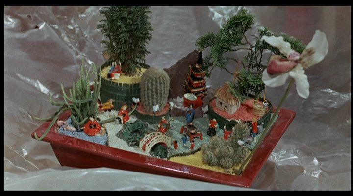 Кадр из фильма Султаны / Les Sultans (1966)