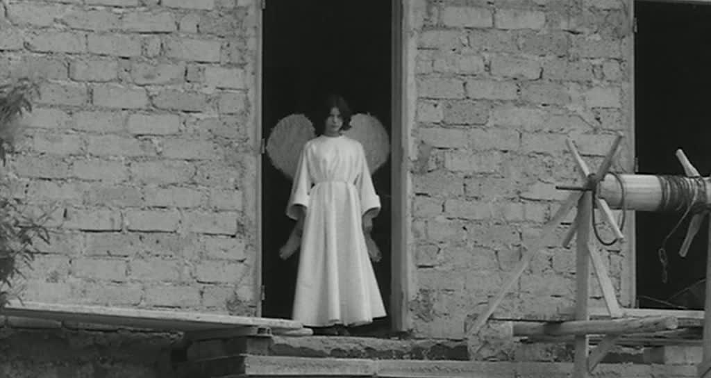 Кадр из фильма Птицы большие и малые / Uccellacci e uccellini (1966)