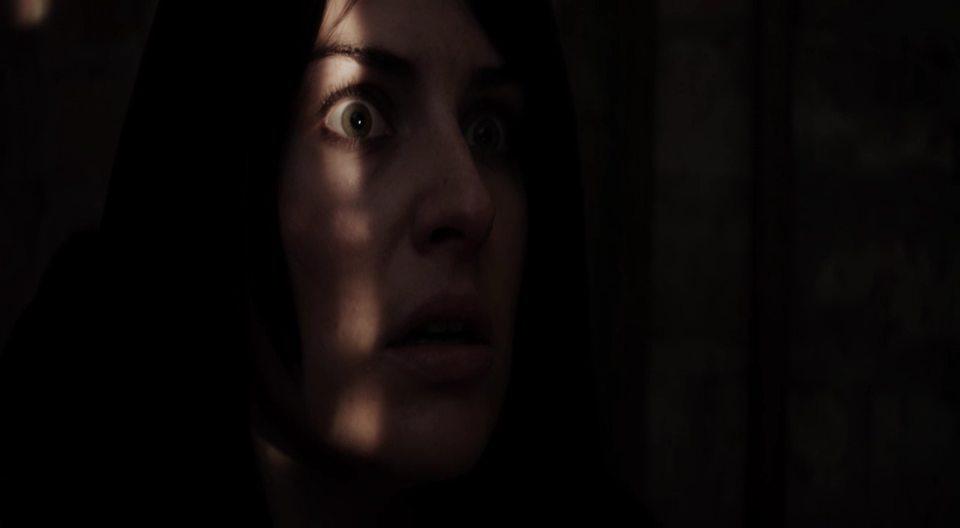 Кадр из фильма Привязанные к дому / Housebound (2014)