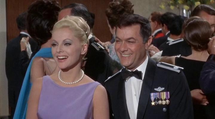 Кадр из фильма Только не с моей женой, не смей! / Not with My Wife, You Don't! (1966)