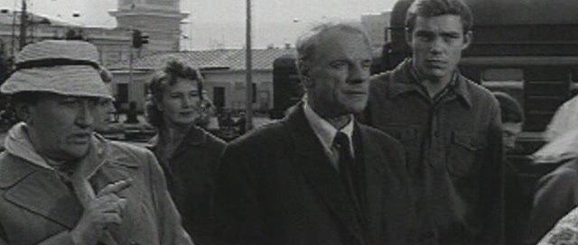 Кадр из фильма Рано утром (1966)