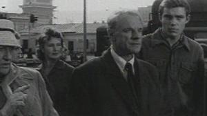 Кадры из фильма Рано утром (1966)