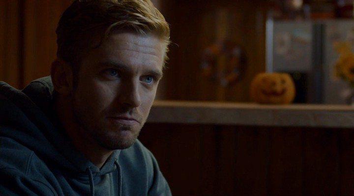 Кадр из фильма Гость / The Guest (2014)