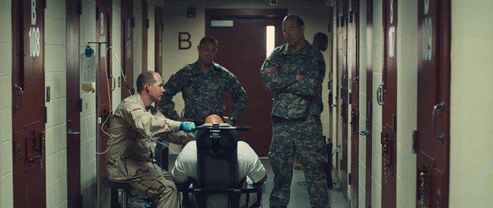 Кадр из фильма Лагерь «X-Ray» / Camp X-Ray (2014)