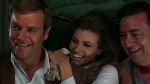 Кадры из фильма Самый крупный куш / The Biggest Bundle of Them All (1968)