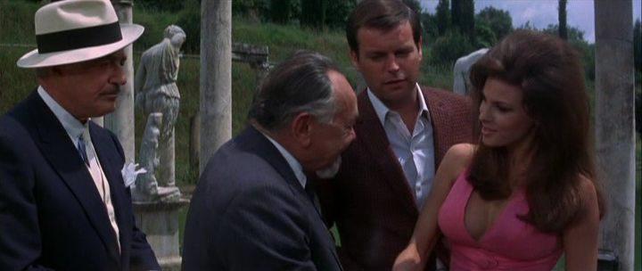 Кадр из фильма Самый крупный куш / The Biggest Bundle of Them All (1968)