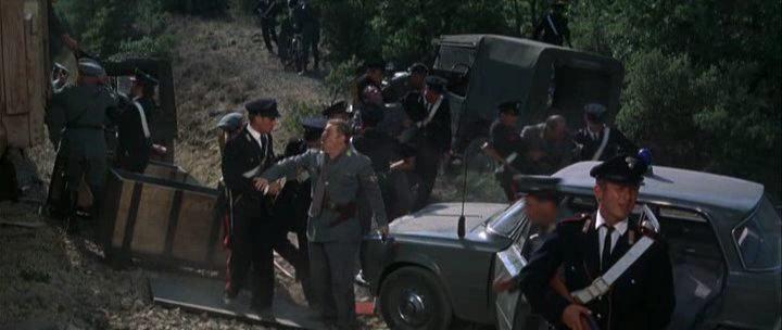 Кадр из фильма Самый крупный куш / The Biggest Bundle of Them All (1968)