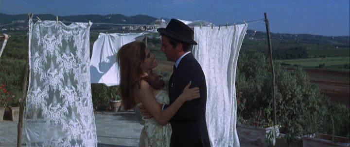 Кадр из фильма Самый крупный куш / The Biggest Bundle of Them All (1968)