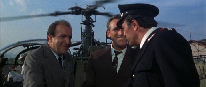 Кадр из фильма Самый крупный куш / The Biggest Bundle of Them All (1968)